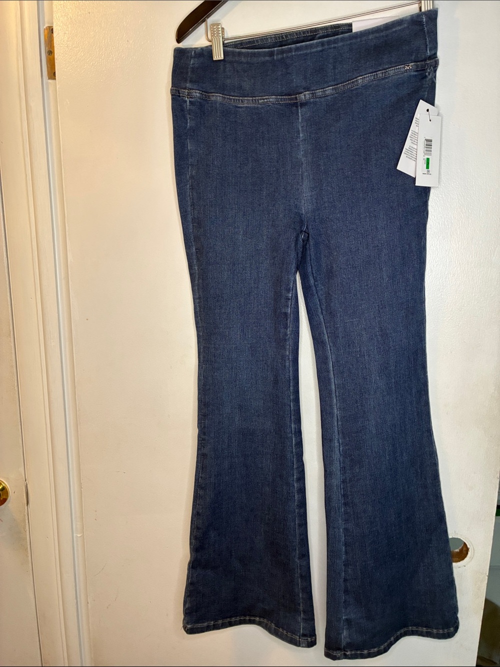 DKNY NWT Denim Jeans  High Rise Pull-On Flare  Ultra Skinny Hip and Thigh PL